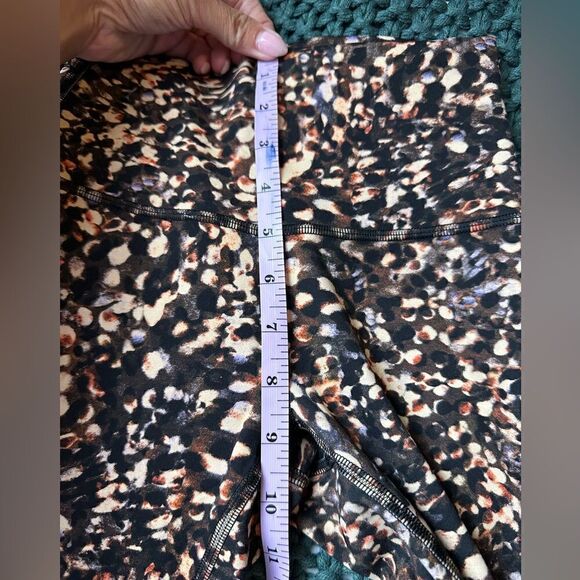 Lululemon Invigorate High-Rise Crop in Motion Flux Multi | SZ 2 - Picture 7 of 9